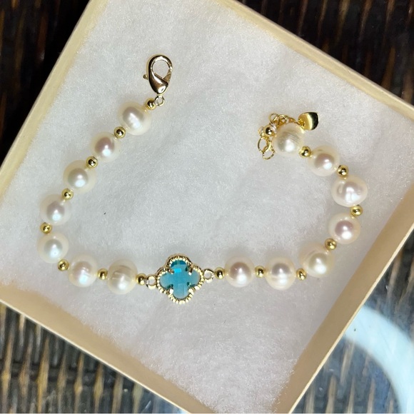 Genuine Pearl Bracelet with Blue Sapphire Stone